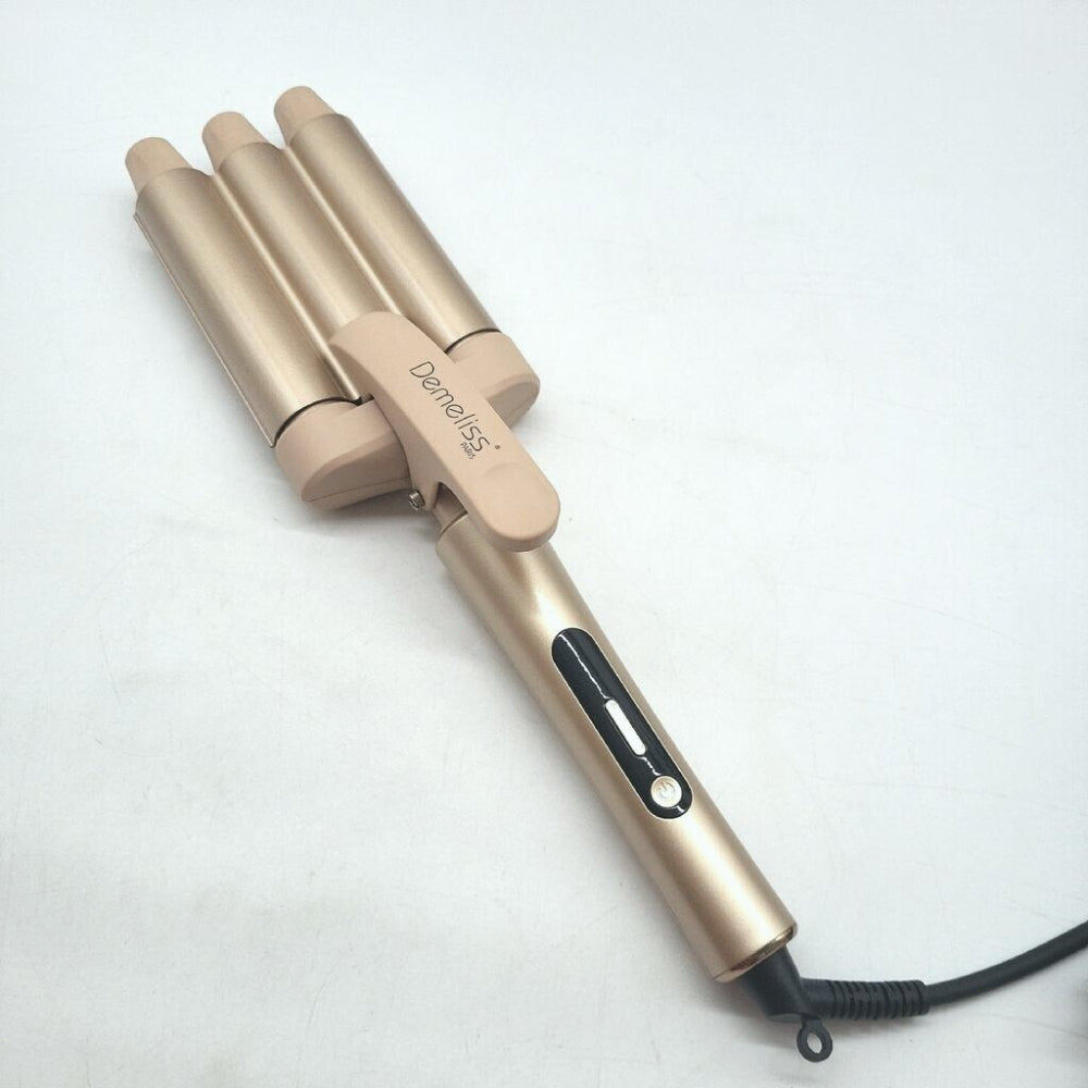 Demeliss WAVES Fer à Onduler Effet Ondulé Professionnel - Revêtement Céramique Tourmaline - 10 Températures Réglables - Tous Types de Cheveux - Avec Tapis Thermorésistant - Pochette de Transport