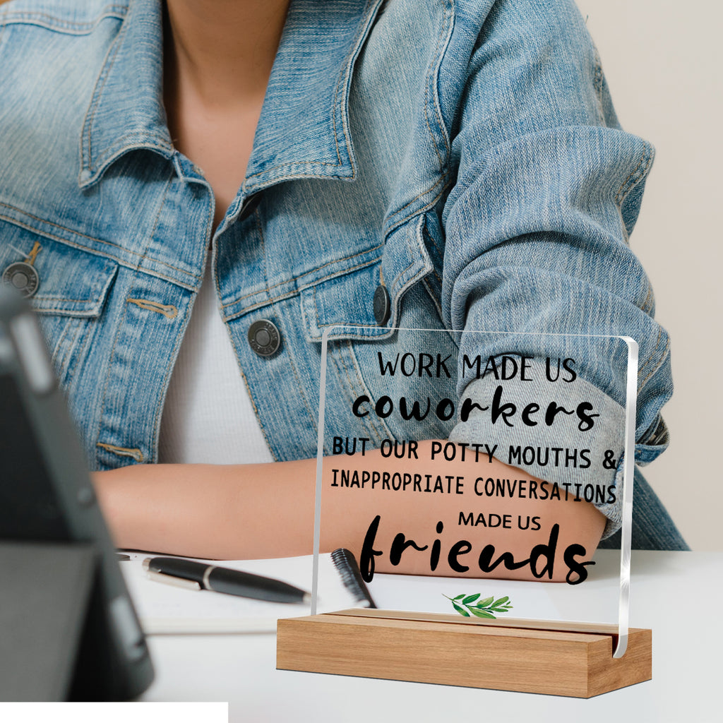 Alphynix 1 pc plaque d'humour de bureau, "Le travail nous a fait devenir collègues, mais nos bouches sales et nos conversations inappropriées nous ont fait devenir amis" Cadeau en