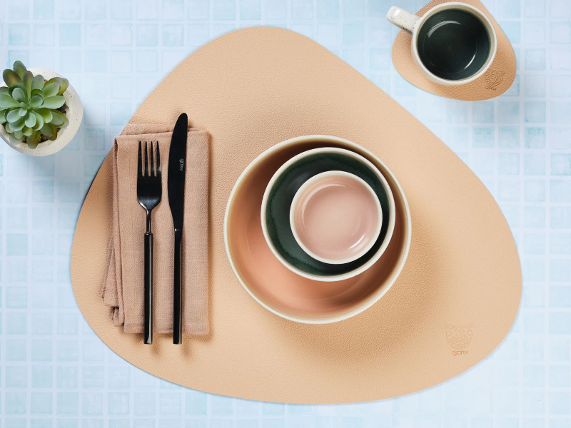 Björn Lot de 6 set de table incurvés réversibles en cuir recyclé - Rose pâle et vert pâle