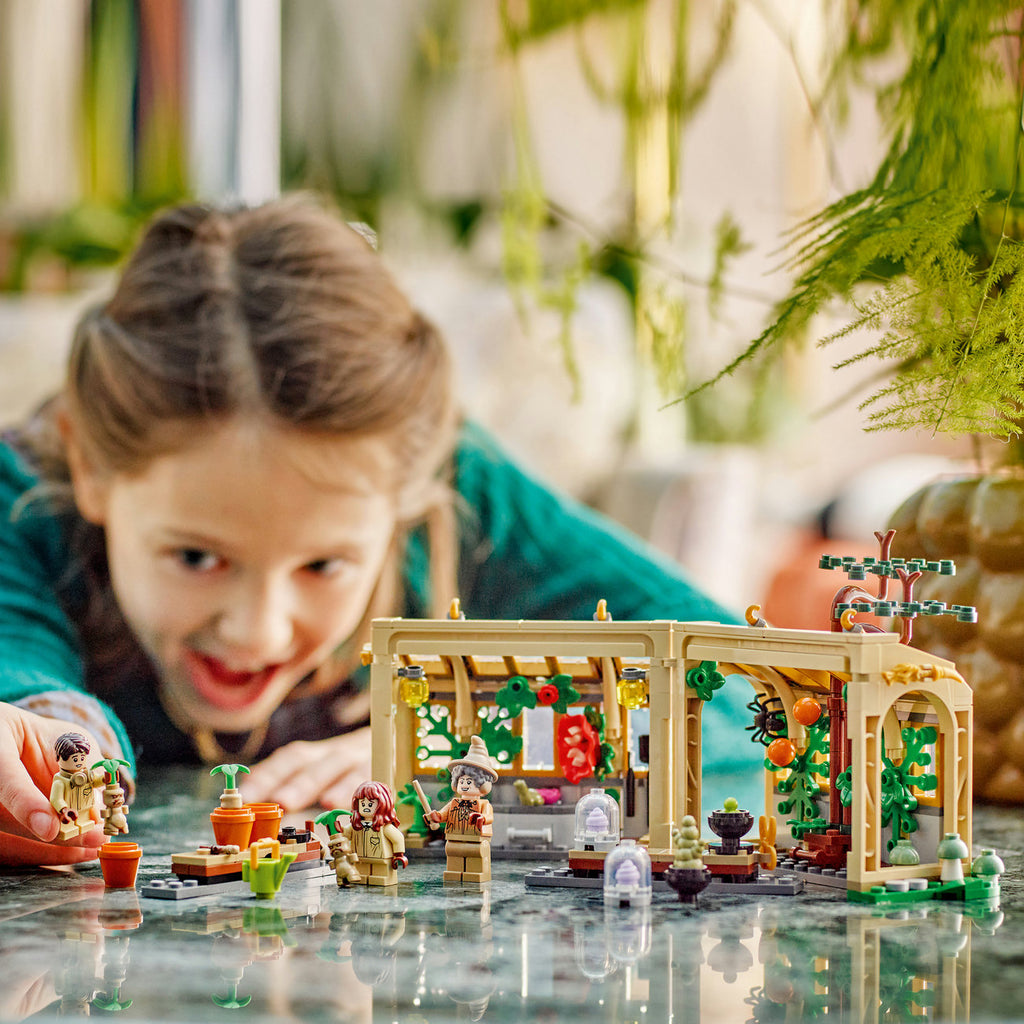 LEGO Harry Potter 76445 Château de Poudlard : Pack de la Classe de Botanique