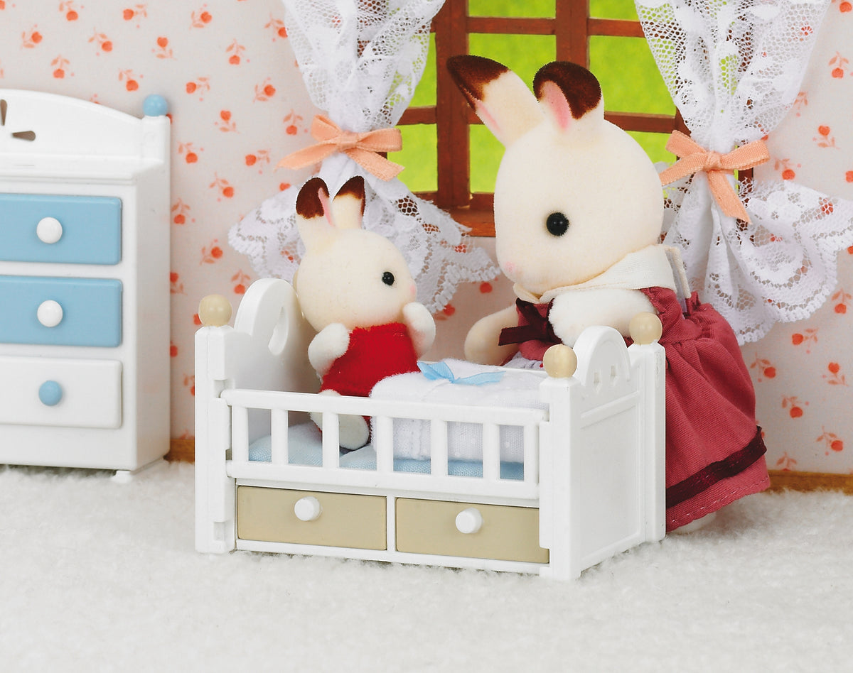 Sylvanian Families Le bébé Lapin Chocolat et lit - vue 4