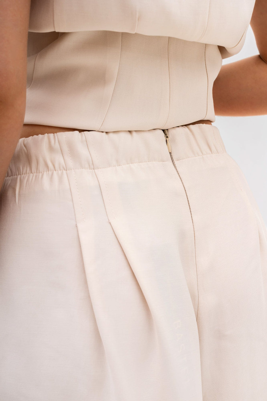 Pantalon large pour femme à plis - coupe élégante avec élastique à la taille