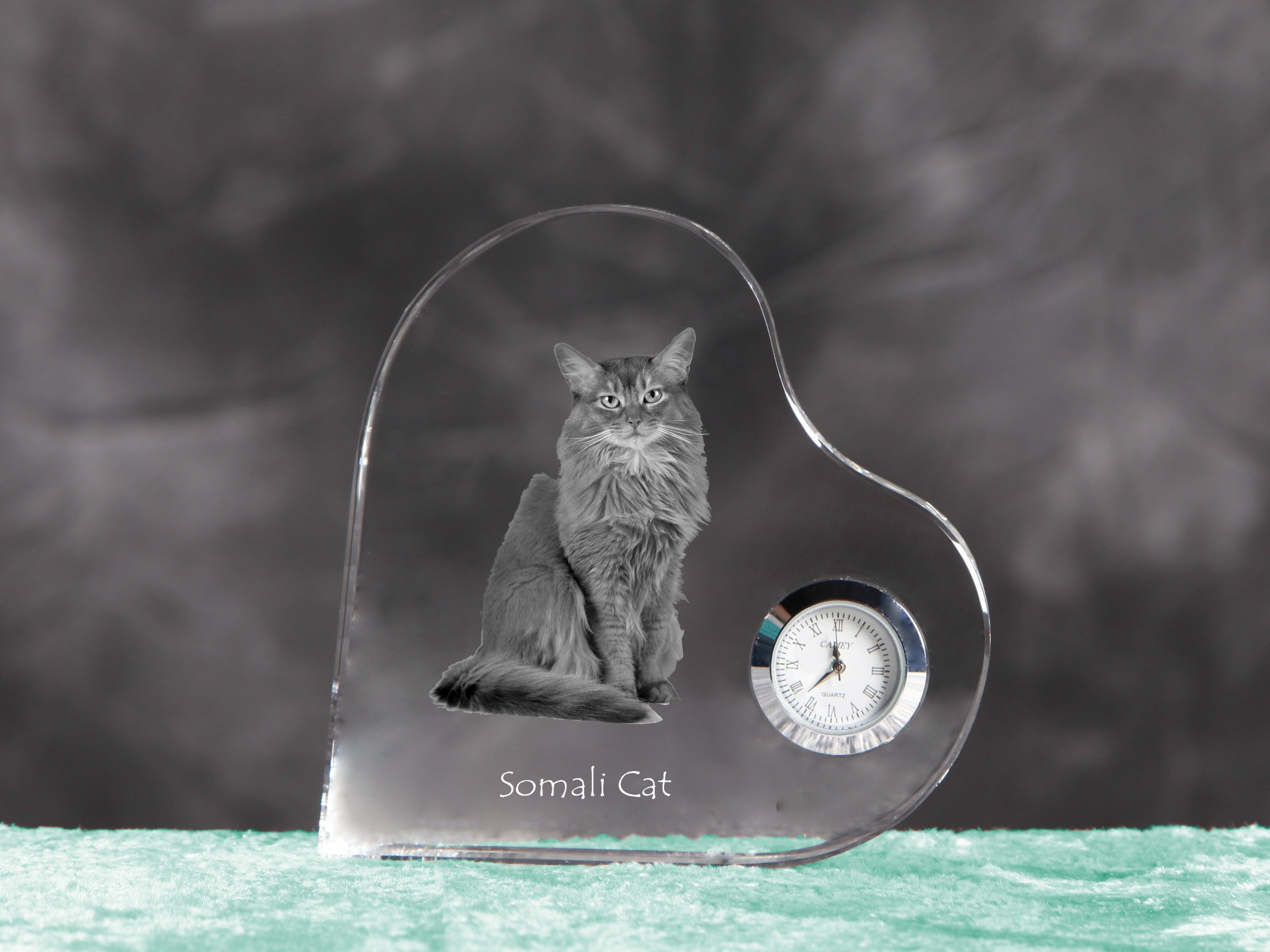 Somali - crystal clock with a picture of a cat, heart-shaped shelf clock, personalized standing clock by Art-Dog brand