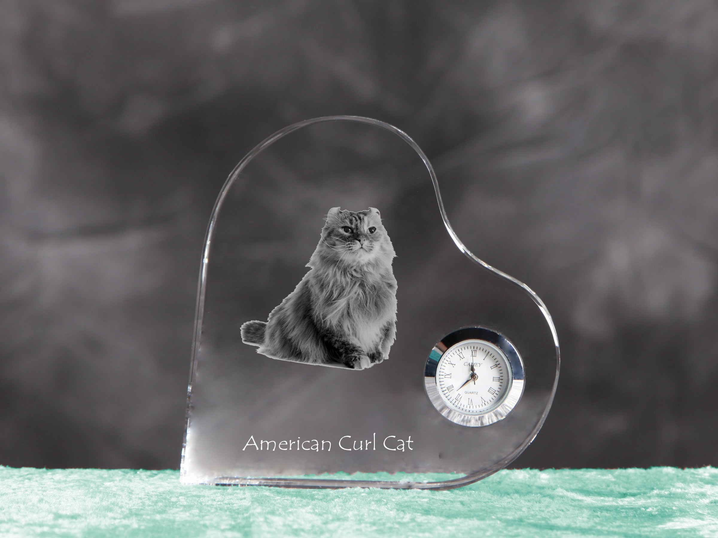 American Curl - crystal clock with a picture of a cat, heart-shaped shelf clock, personalized standing clock by Art-Dog brand