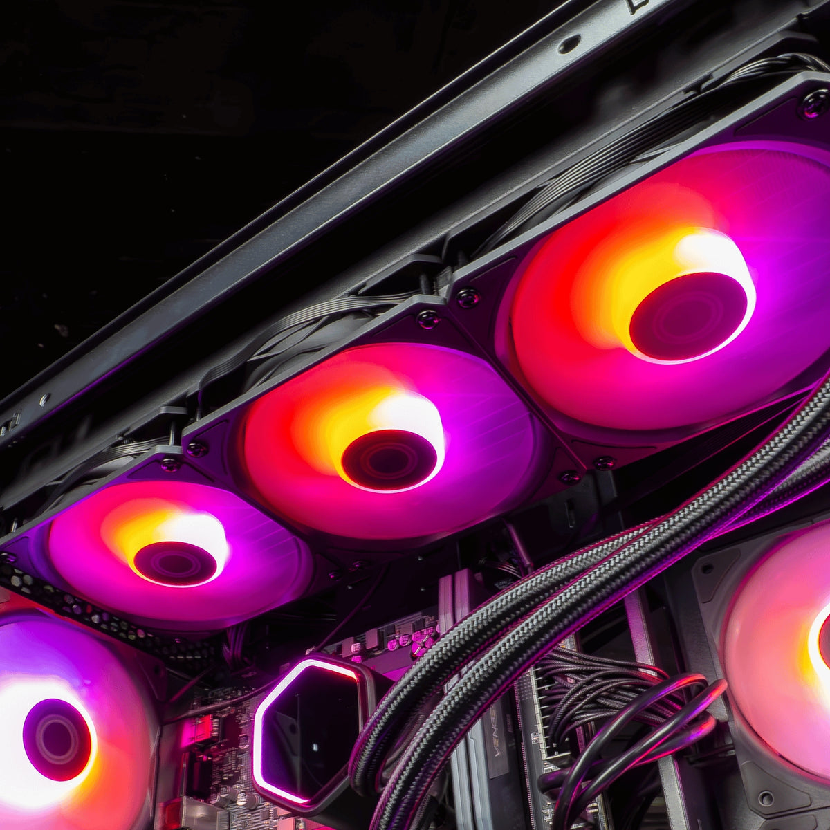 Flowup Unité centrale gamer Ryzen 5 7500F RTX 5070 DDR5 16 Go / SSD 1 To