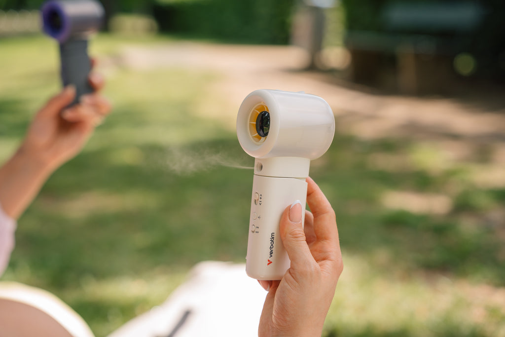 Verbatim Cool 'n' Go Aqua Breeze Ventilateur à Main, Blanc et Argent