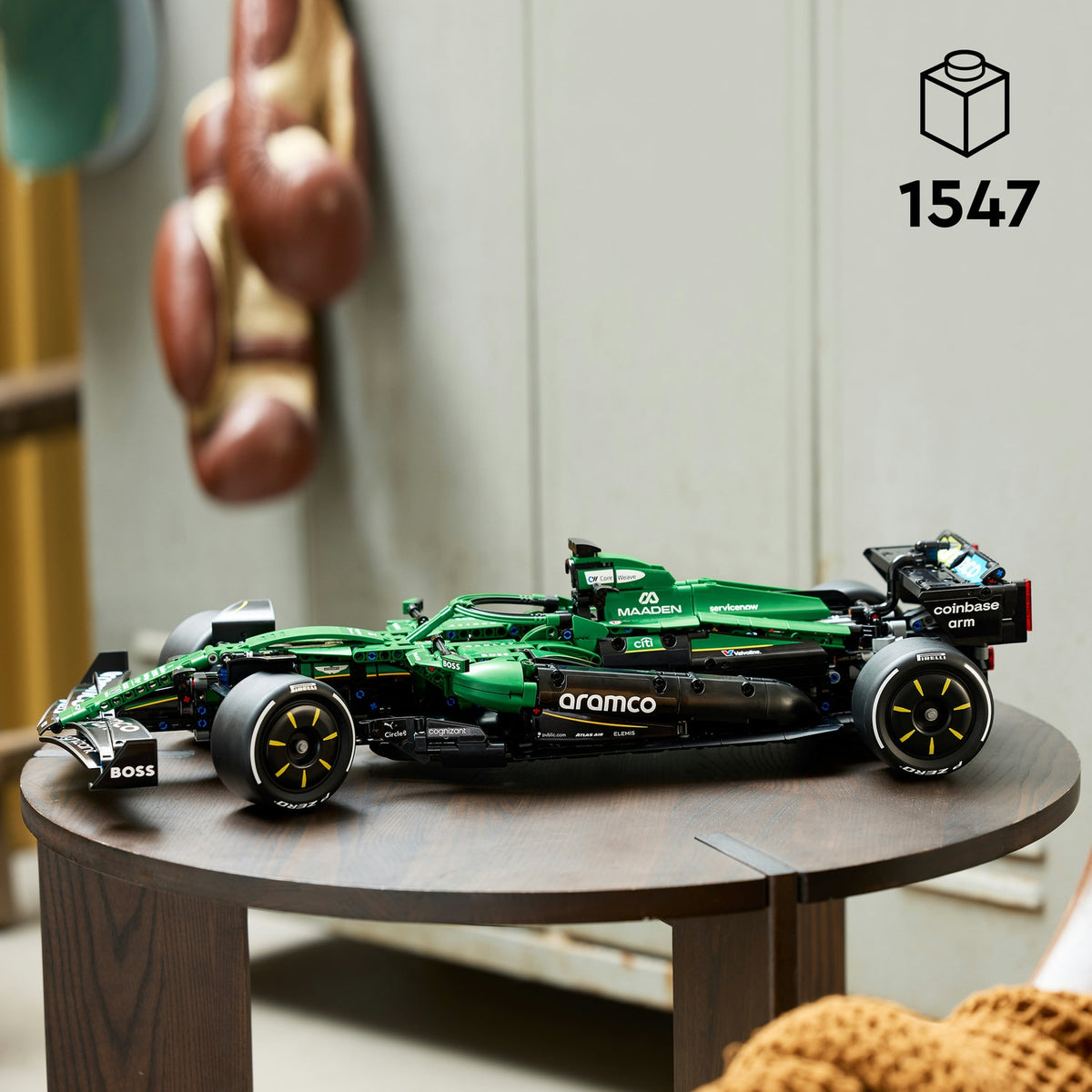 LEGO Technic Voiture Aston Martin Aramco AMR25 F1 (42240)