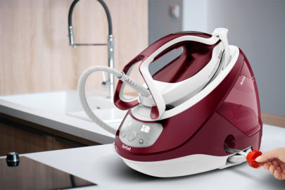 Tefal GV9220 Centrale Vapeur 2600 W, Semelle Durilium AirGlide Autoclean, Bourgogne et Blanc