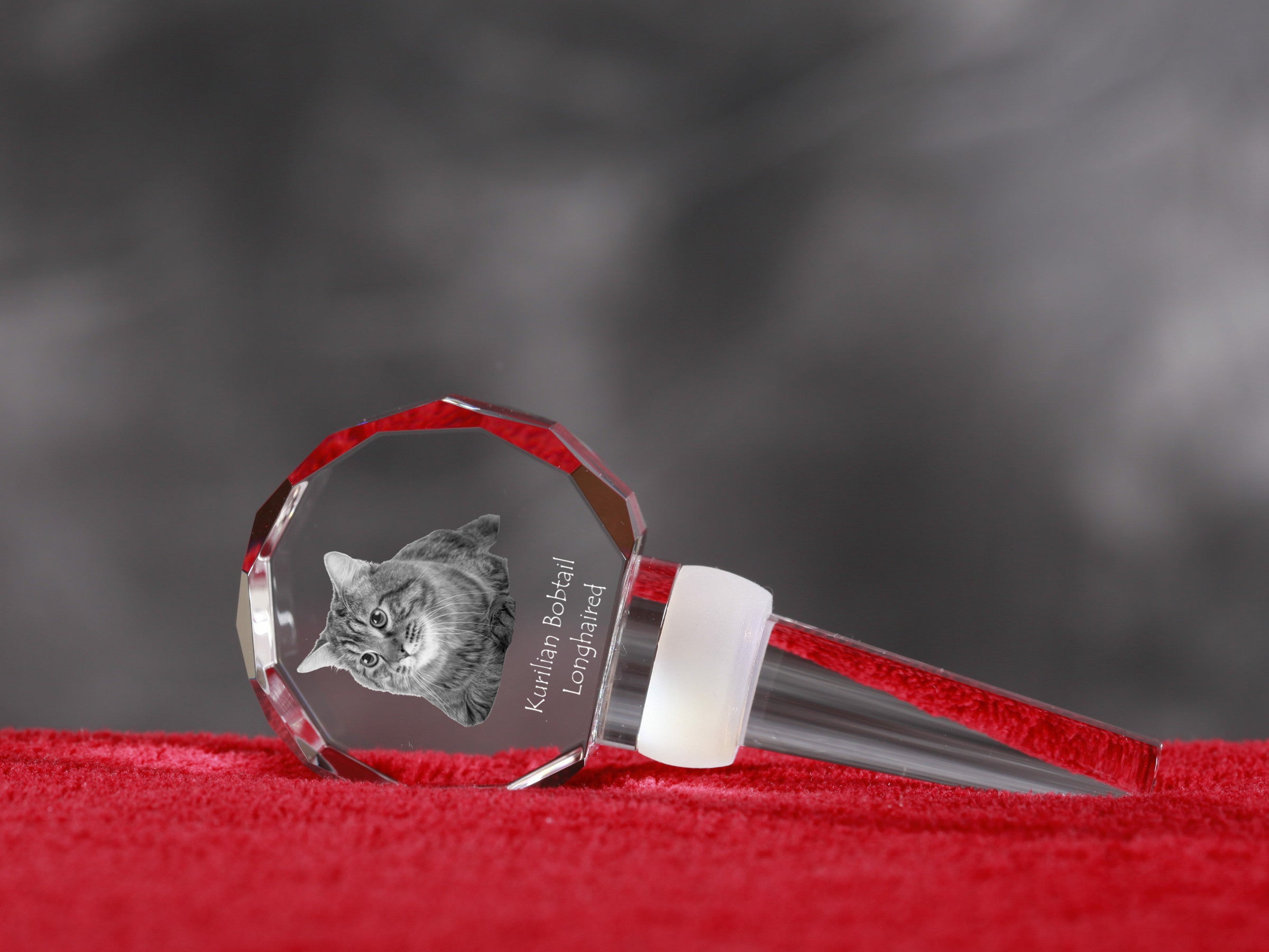 Kurilian bobtail longhaired - Crystal bottle stopper with cat, unique wine stopper with photo, personalised gift for sommelier by Art-Dog brand