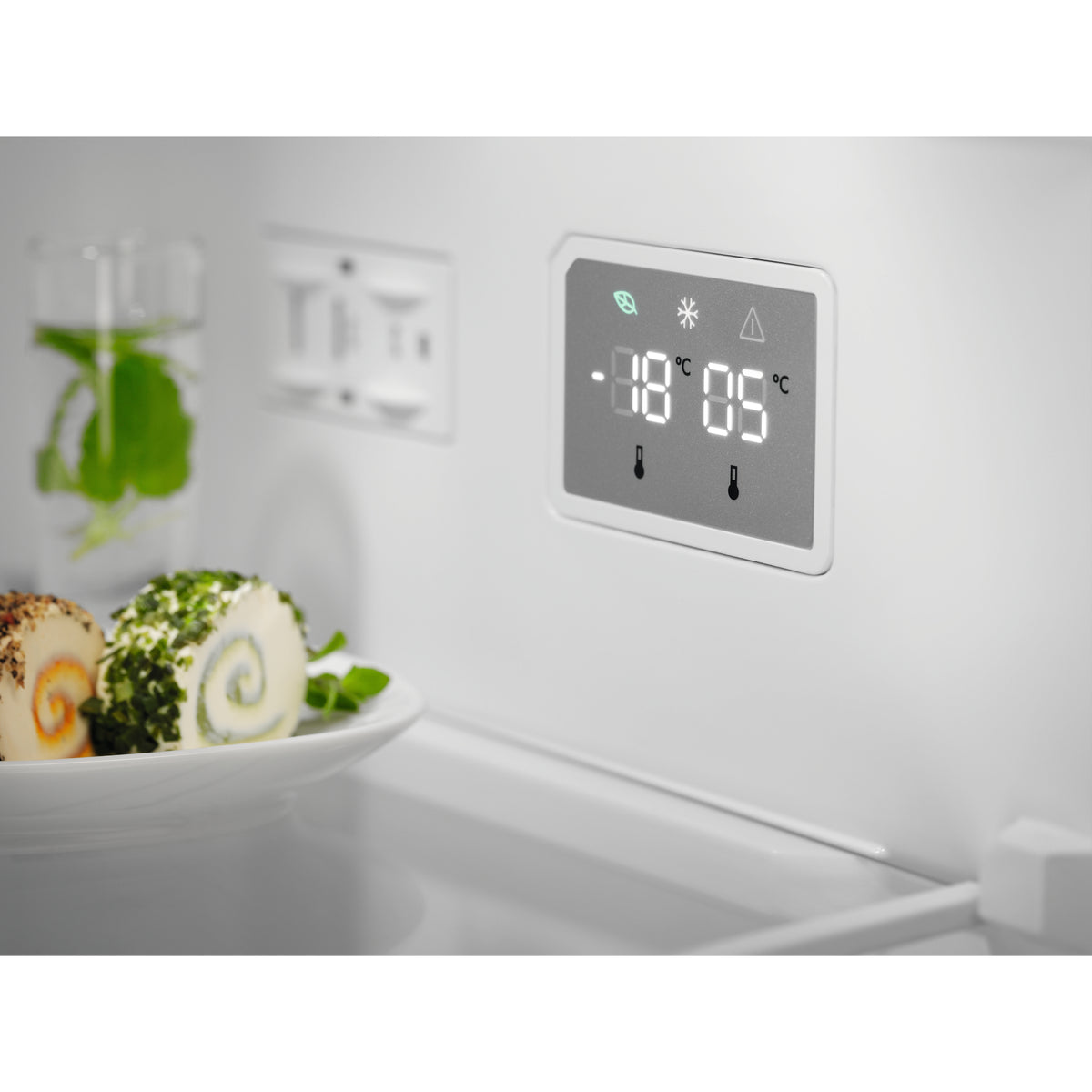 Electrolux LNT5ME32U1 Pose libre 330 L Acier inoxydable