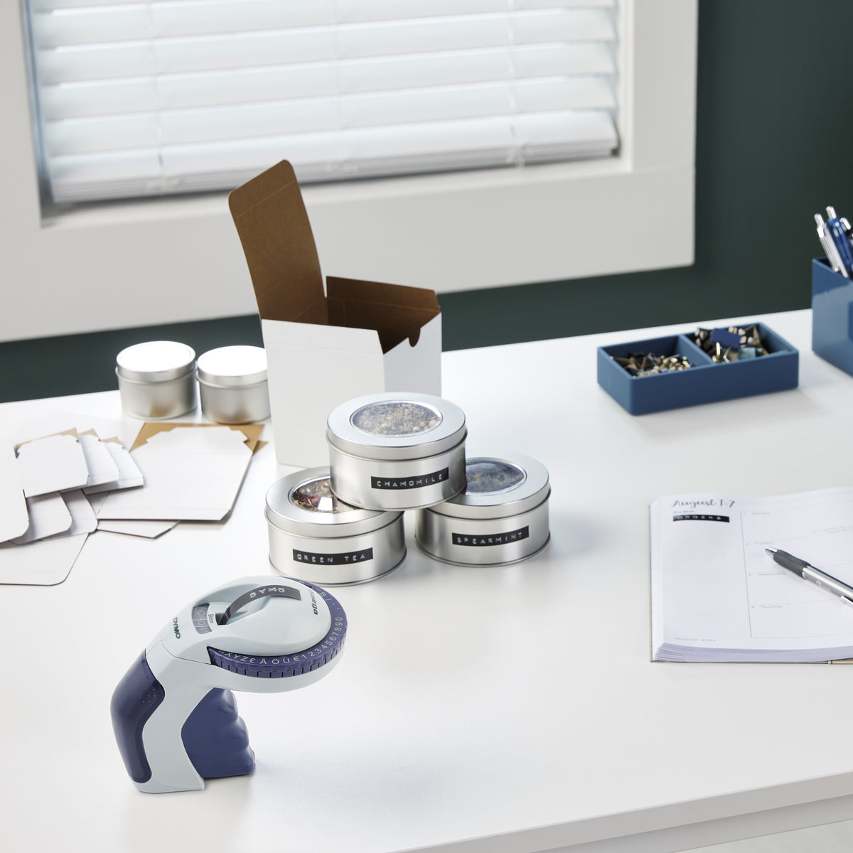 DYMO Omega Système de marquage | Petite étiqueteuse à molette Turn-Click au design ergonomique | Pour la maisonle bricol