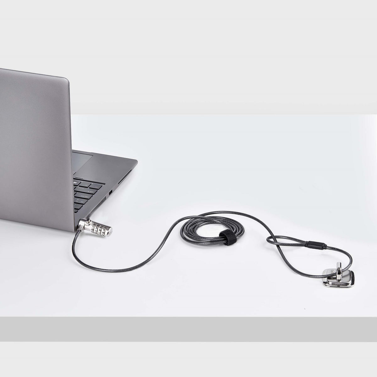 StarTech.com Antivol pour Ordinateur Portable K-Slot, Câble en Acier 1,5m, Serrure à Combinaison