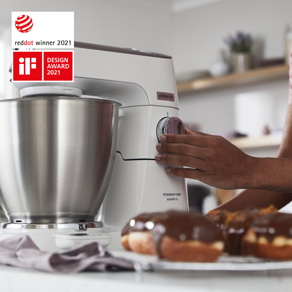 Kenwood Titanium Chef Baker XL Robot de Cuisine 1200 W 7 L Blanc avec Balances Intégrées