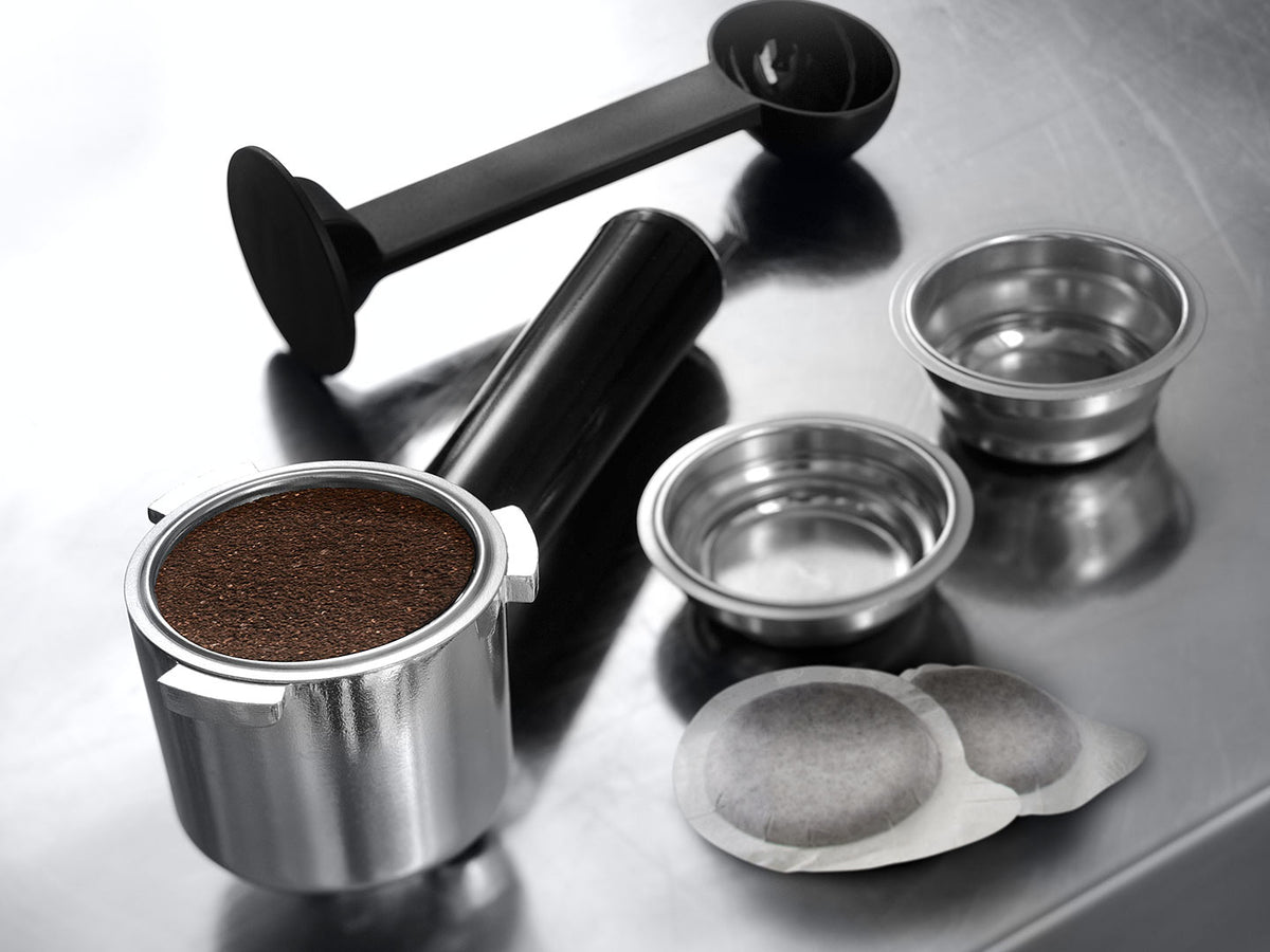De’Longhi Dedica Style EC 685.R Machine à Espresso Semi-automatique, 1,1 L