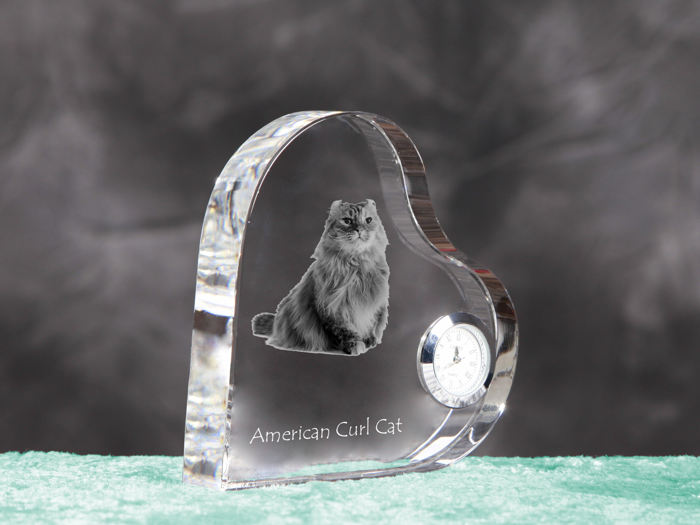 American Curl - crystal clock with a picture of a cat, heart-shaped shelf clock, personalized standing clock by Art-Dog brand