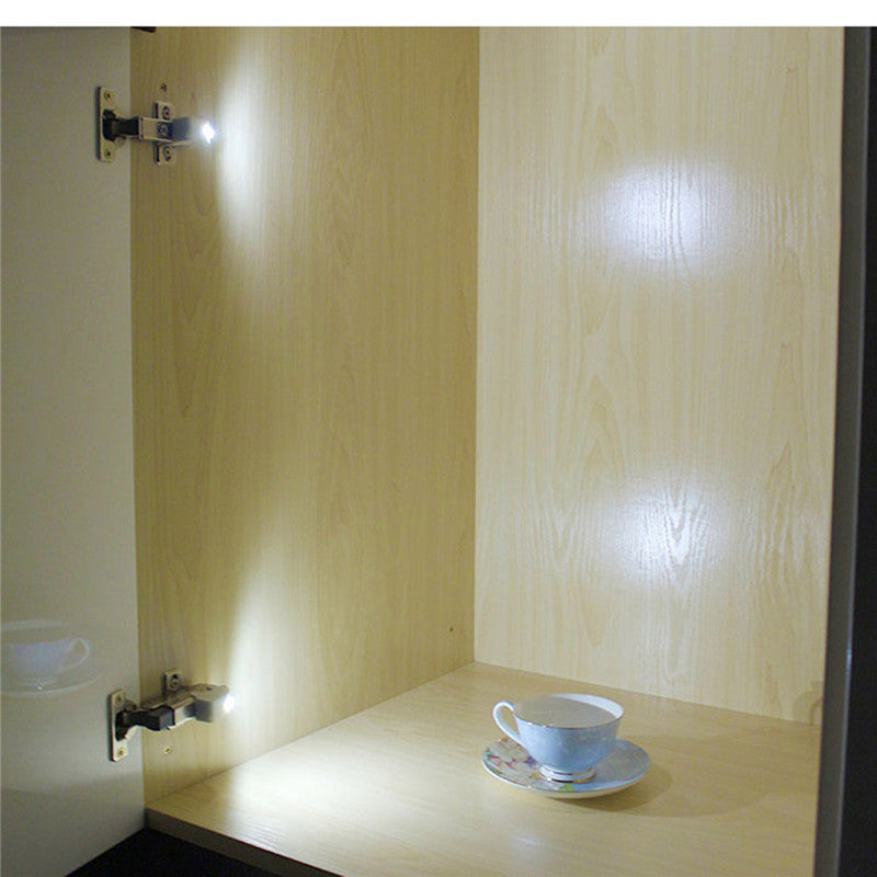 LAMPKA DO SZAFKI SZAFY NA ZAWIAS 3 LED AUTOMATYCZNA