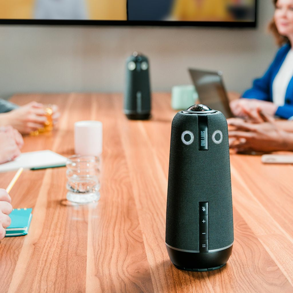 Owl Labs Meeting Owl 4+ – Caméra de visioconférence intelligente 4K, microphone et haut-parleur à 360°, avec des fonctionnalités telles que la focalisation automatique sur la personne qui parle, le zoom intelligent et l’égalisation du bruit