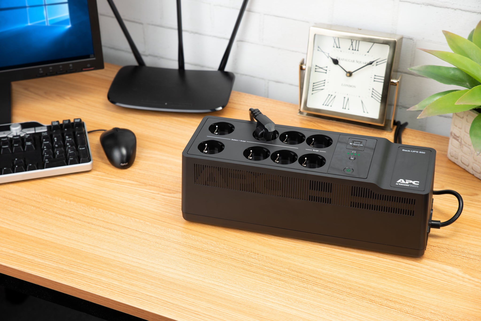 APC Back UPS - Onduleurs mono Off-Line - 850VA 230V - USB Type-C et A - 6+2Prise GR
