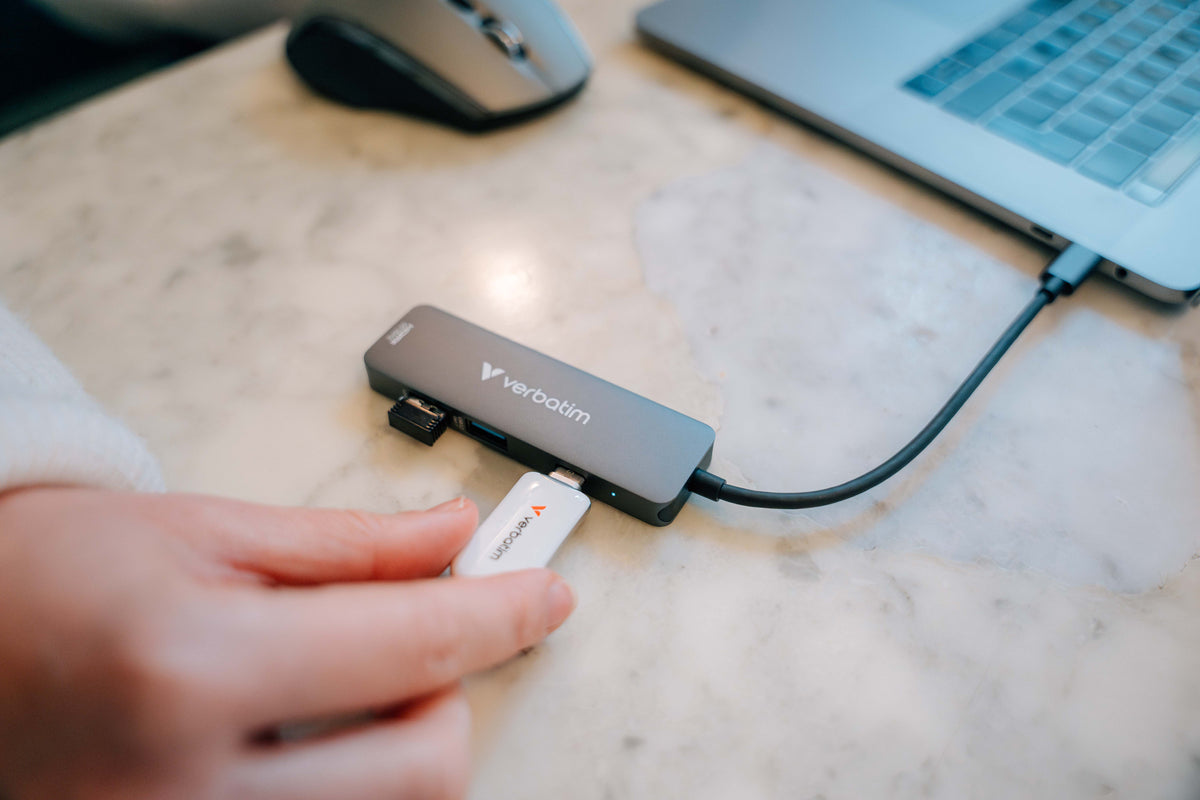 Verbatim Hub multiports USB-C Essentials, HDMI 4K, USB-C PD 3.0, USB-A 3.2 Gen 1 et 2.0, Gris