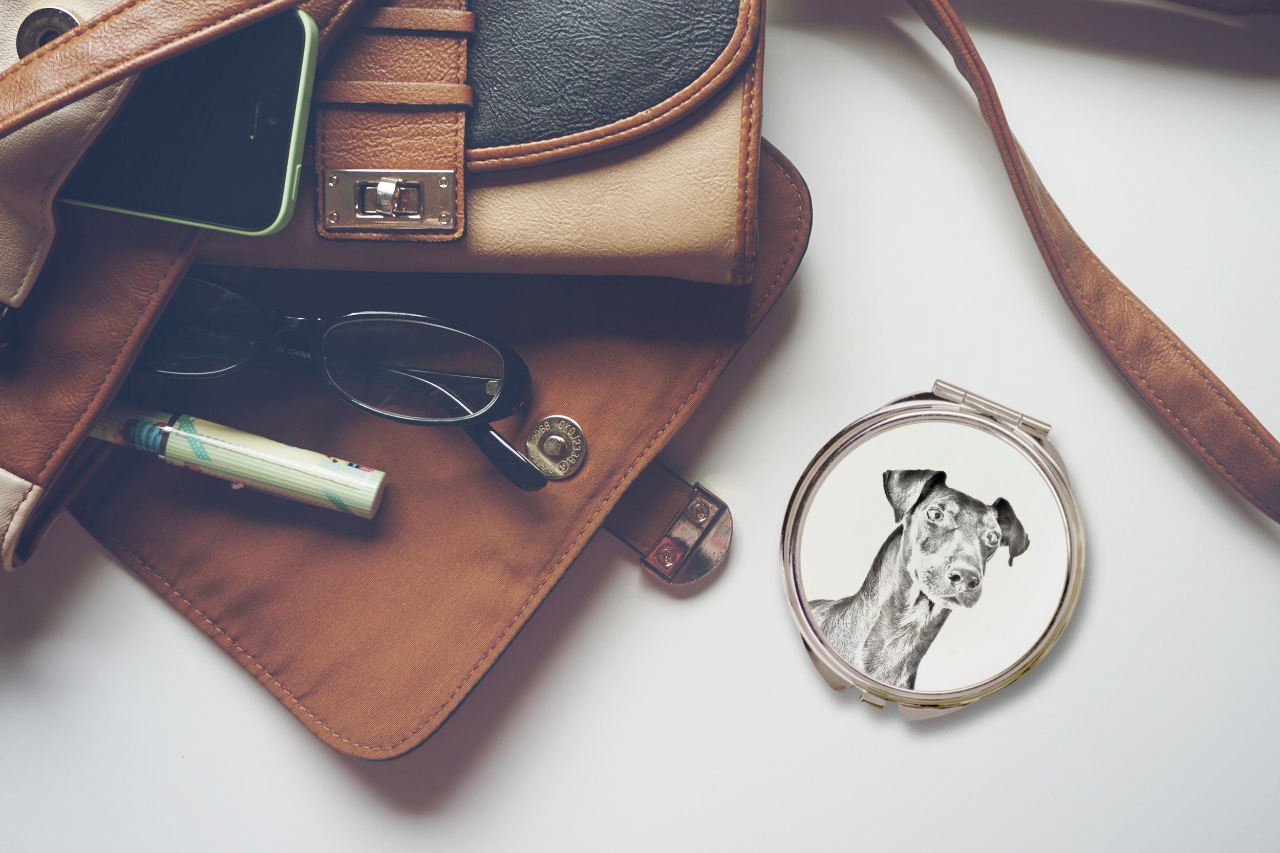 Manchester Terrier - Pocket mirror with a dog, personalized mirror for a purse, compact mirror with Art-Dog brand print.