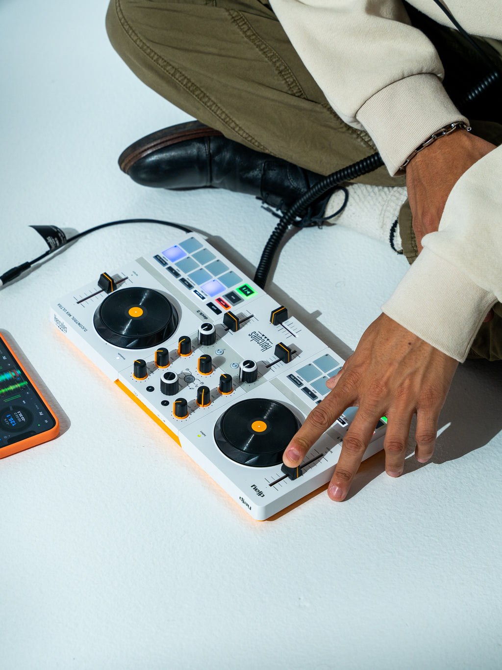 Hercules DJControl Mix Ultra Contrôleur DJ Mobile Sans Fil, Blanc