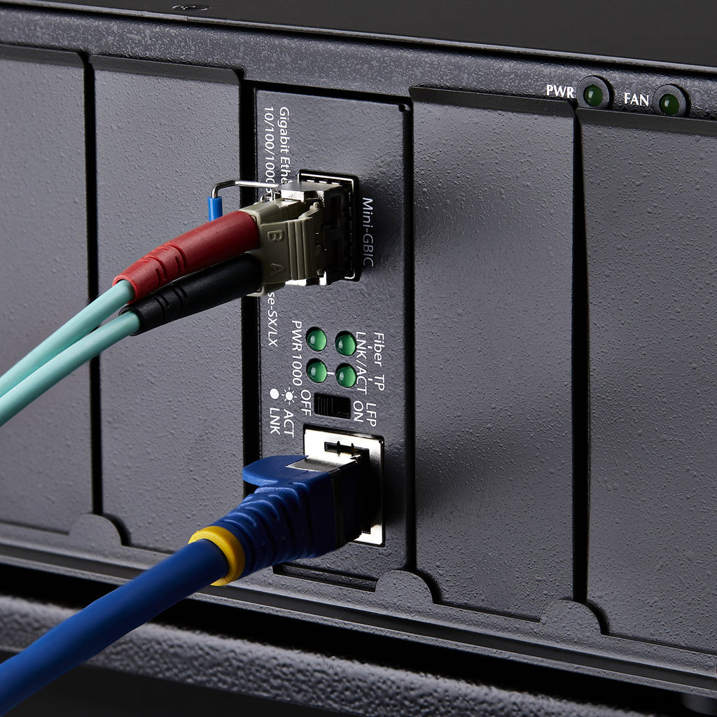 StarTech.com MCM1110SMLC20 Convertisseur de Support Réseau 2000 Mbit/s 1310 nm Monomode Noir