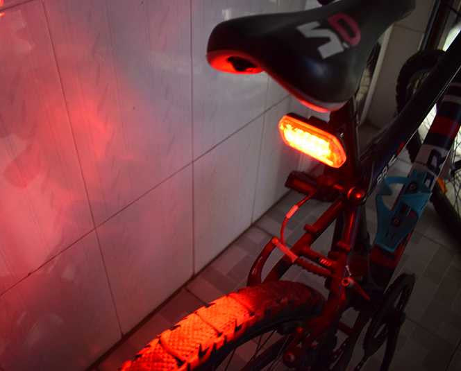 LAMPKA LED ROWEROWA NA TYŁ ŚWIATŁO DO ROWERU 5 LED