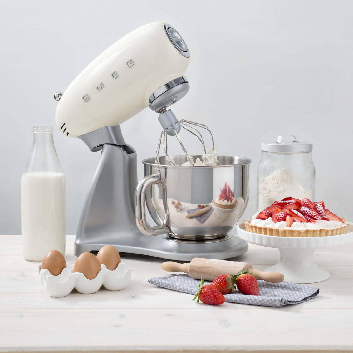 SMEG Robot pâtissier SMF02CREU crème