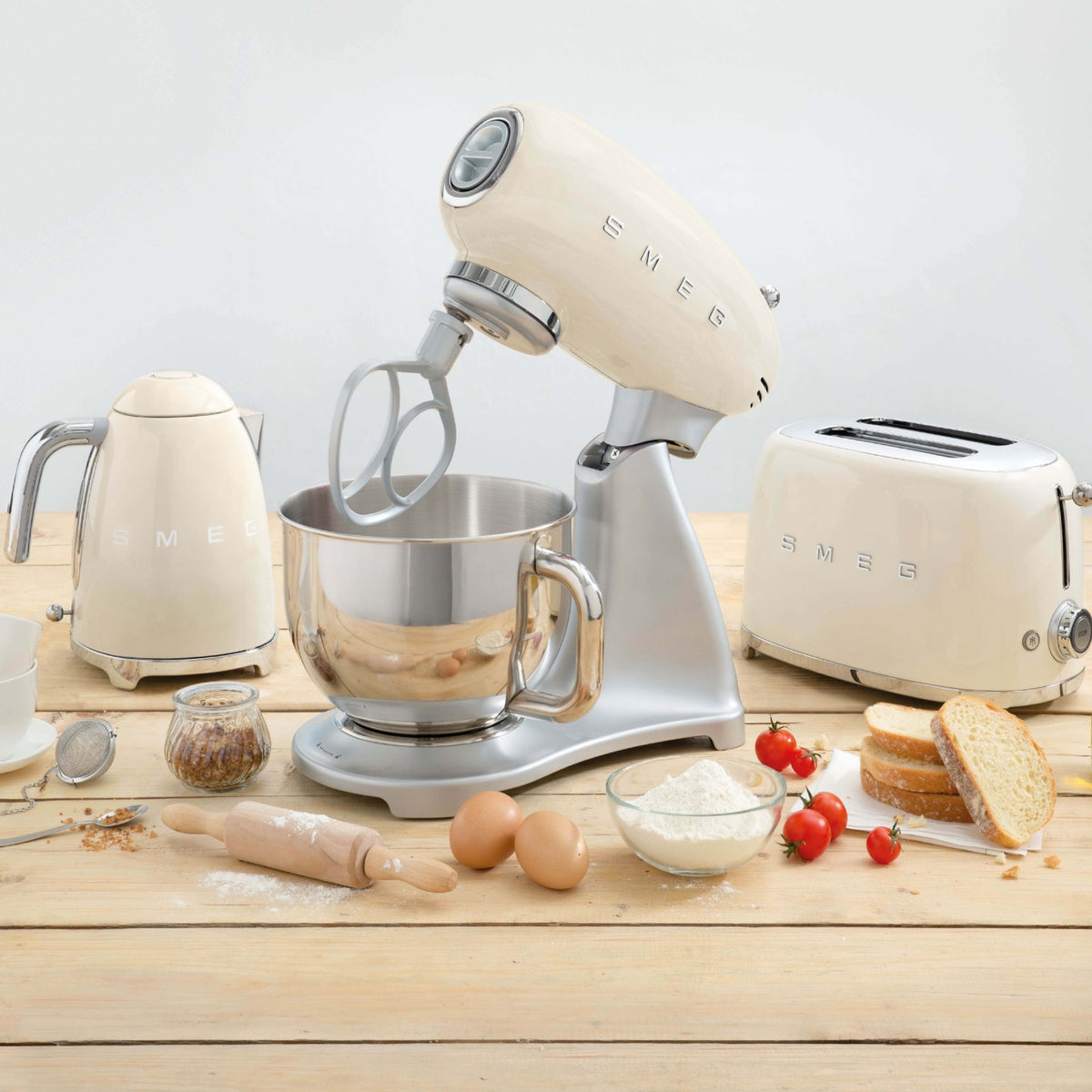 SMEG Robot pâtissier SMF02CREU crème