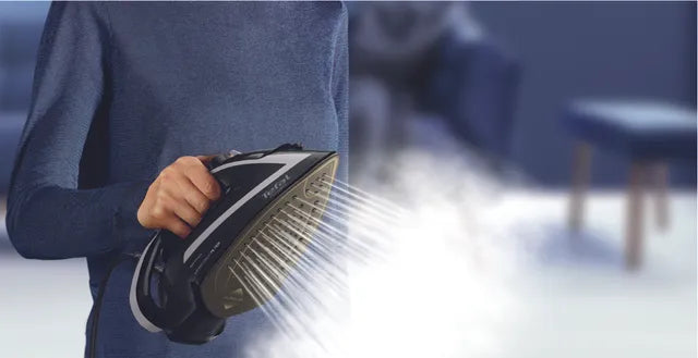 Tefal Puregliss FV8062E0 Fer à Repasser à Sec ou à Vapeur, Semelle Durilium AirGlide Autoclean, 3000 W, Noir et Gris