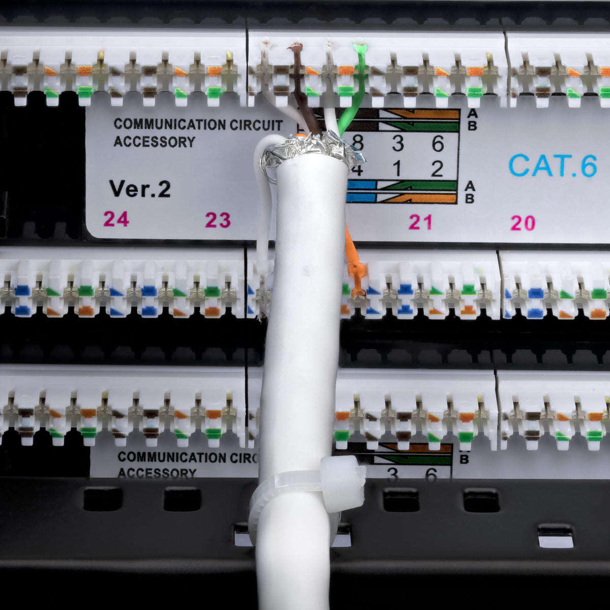 StarTech.com Panneau Patch Cat6 48 Ports 2U Monté en Rack, RJ45, UTP, 110 Punch-Down