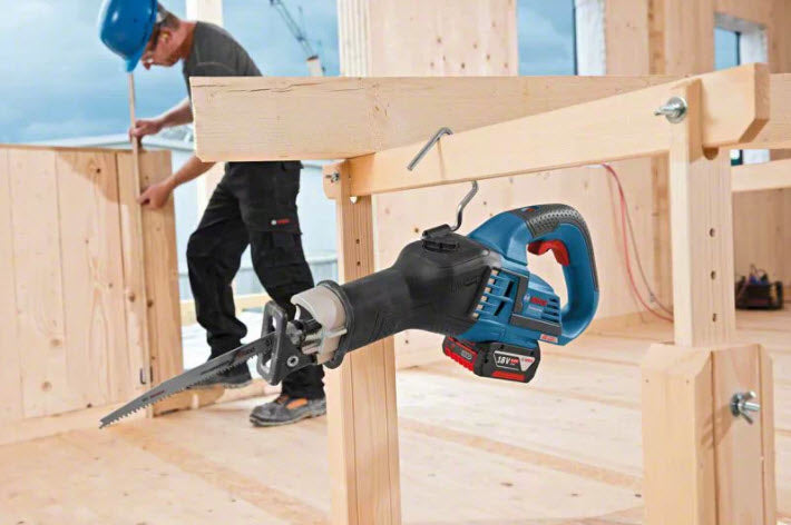 Bosch Bosch GSA 18V-32 2500 spm Noir, Bleu, Rouge