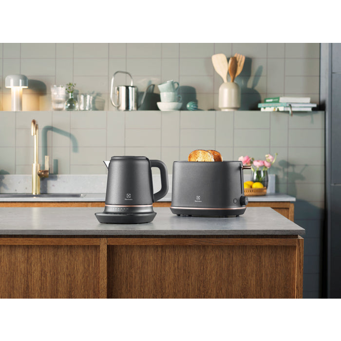 Electrolux E7T1-6BP 2 part(s) 980 W Noir