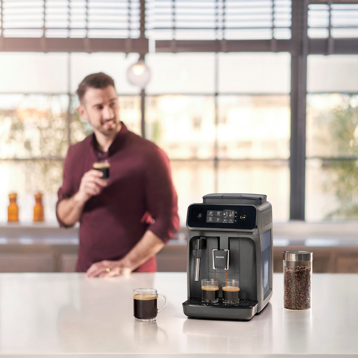 Philips Expresso broyeur EP1224/00 Machine à café à grain Noire avec mousseur à lait Série 1200