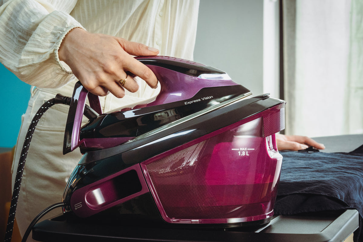 Tefal Express Vision SV8152 Centrale Vapeur 2800 W, Semelle Durilium AirGlide Autoclean, Violet et Noir