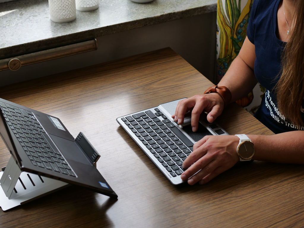 Clavier et Souris Mousetrapper Alpha Nordic, USB et Bluetooth, QWERTY Nordique, Noir et Argent