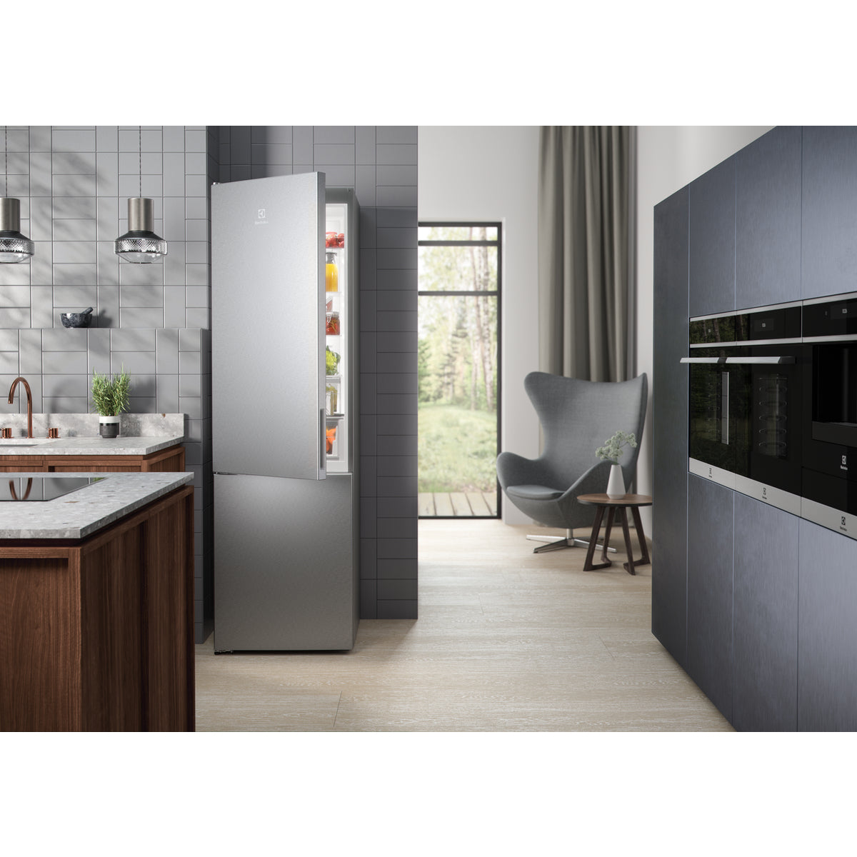 Electrolux LNT5ME32U1 Pose libre 330 L Acier inoxydable
