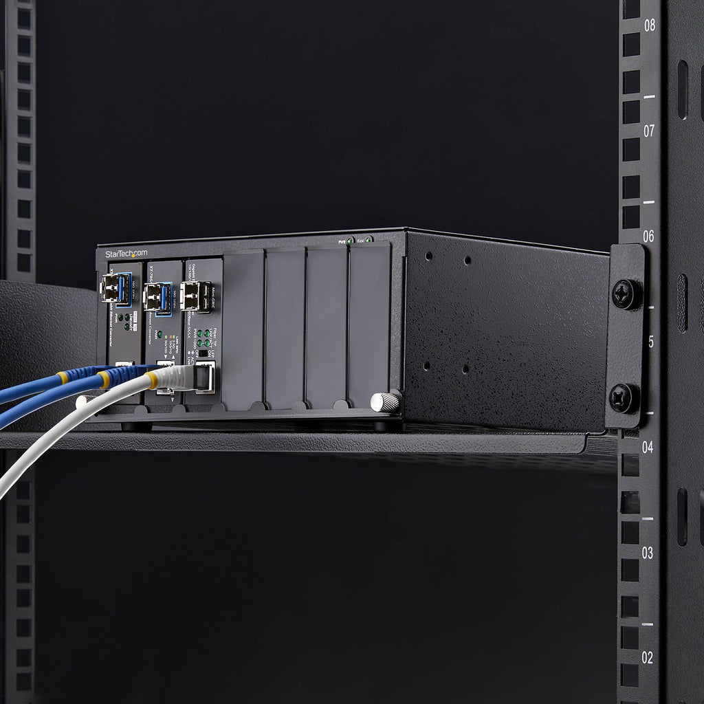 StarTech.com Châssis de Convertisseur de Média Non Géré 7 Slots pour Série MCM, Refroidissement Actif, Rack 10 pouces, C