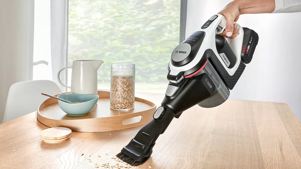 Bosch Bosch Serie 8 BSS825ALL aspirateur balai et balai électrique Batterie Sec Sans sac Noir, Blanc 5 Ah