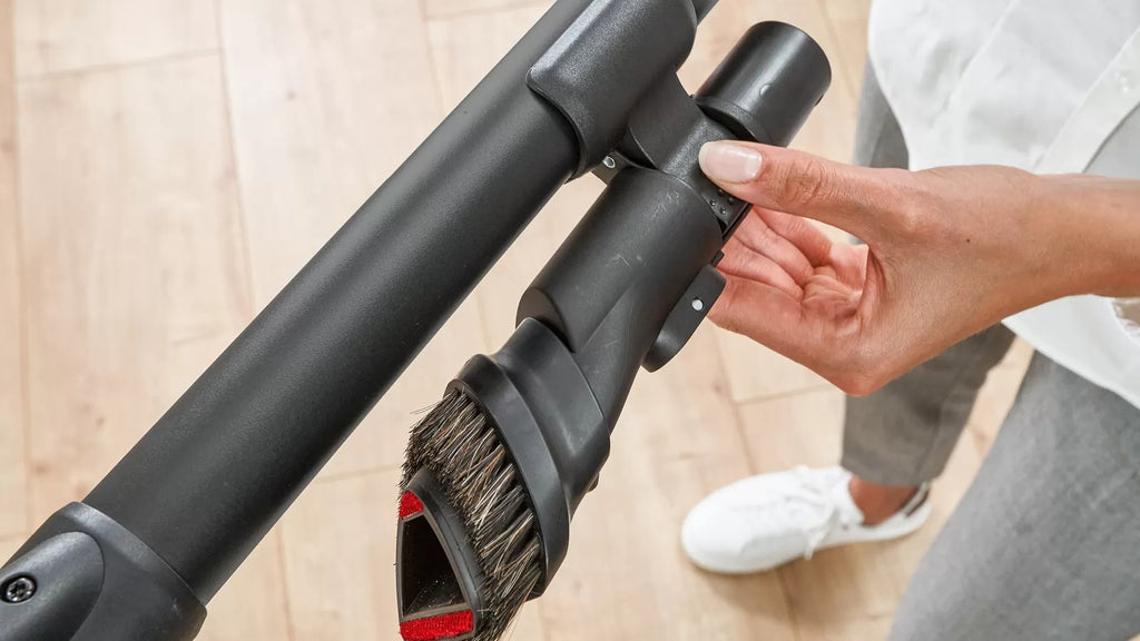 Bosch Bosch Serie 8 BSS825ALL aspirateur balai et balai électrique Batterie Sec Sans sac Noir, Blanc 5 Ah