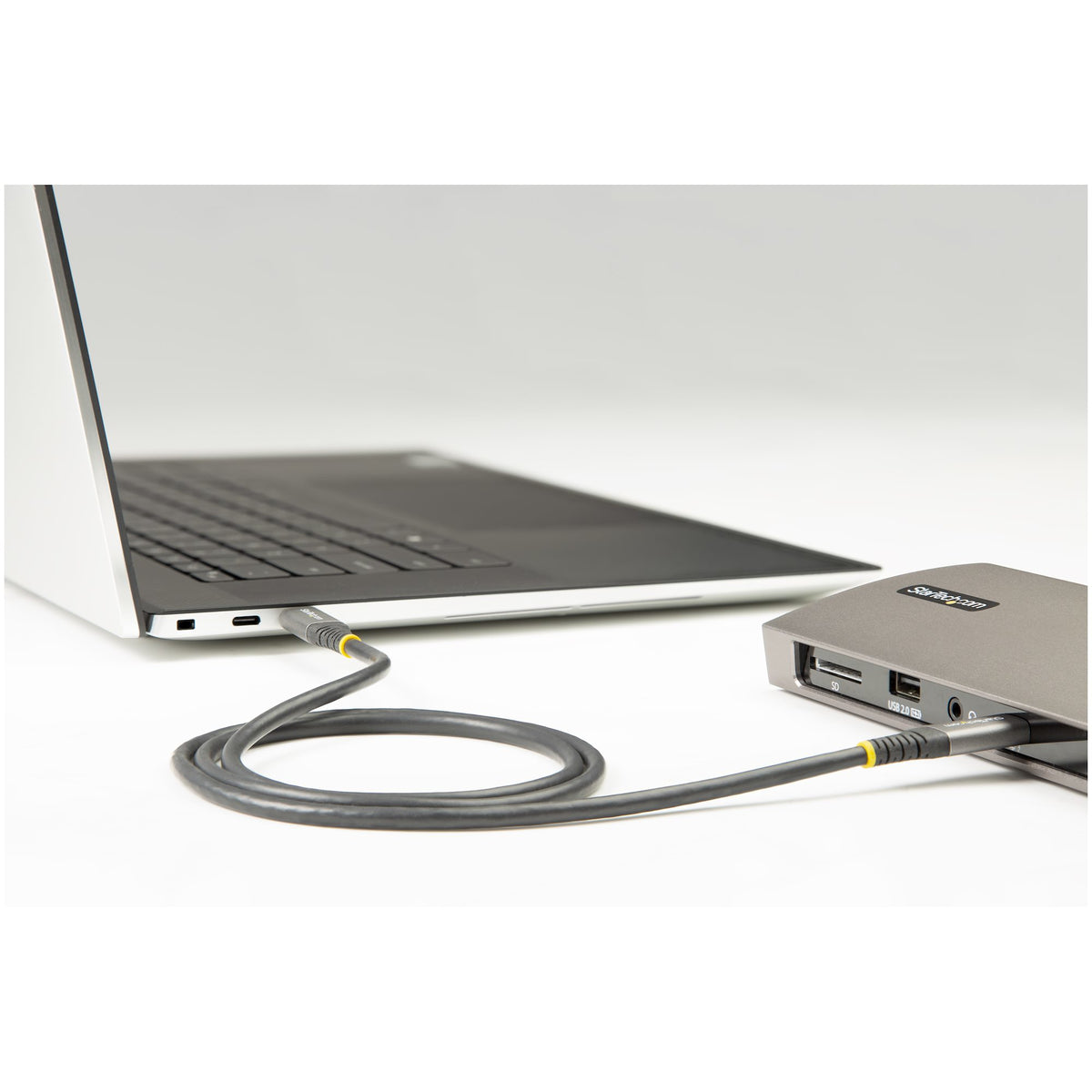 StarTech.com Câble USB-C de 1m, USB 10Gbps, 100W (5A) Power Delivery, 8K 60Hz/4K 144Hz DP Alt Mode, Certifié USB-IF, Compatible Thunderbolt