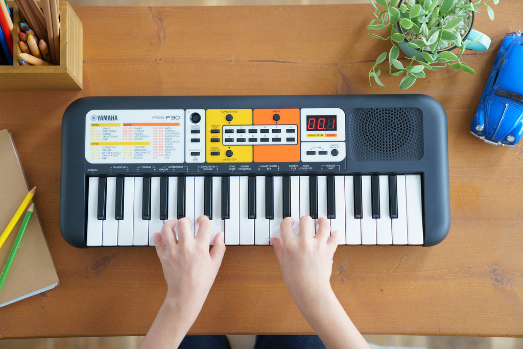 Yamaha PSS-F30 synthétiseur Synthétiseur digital 37 Noir