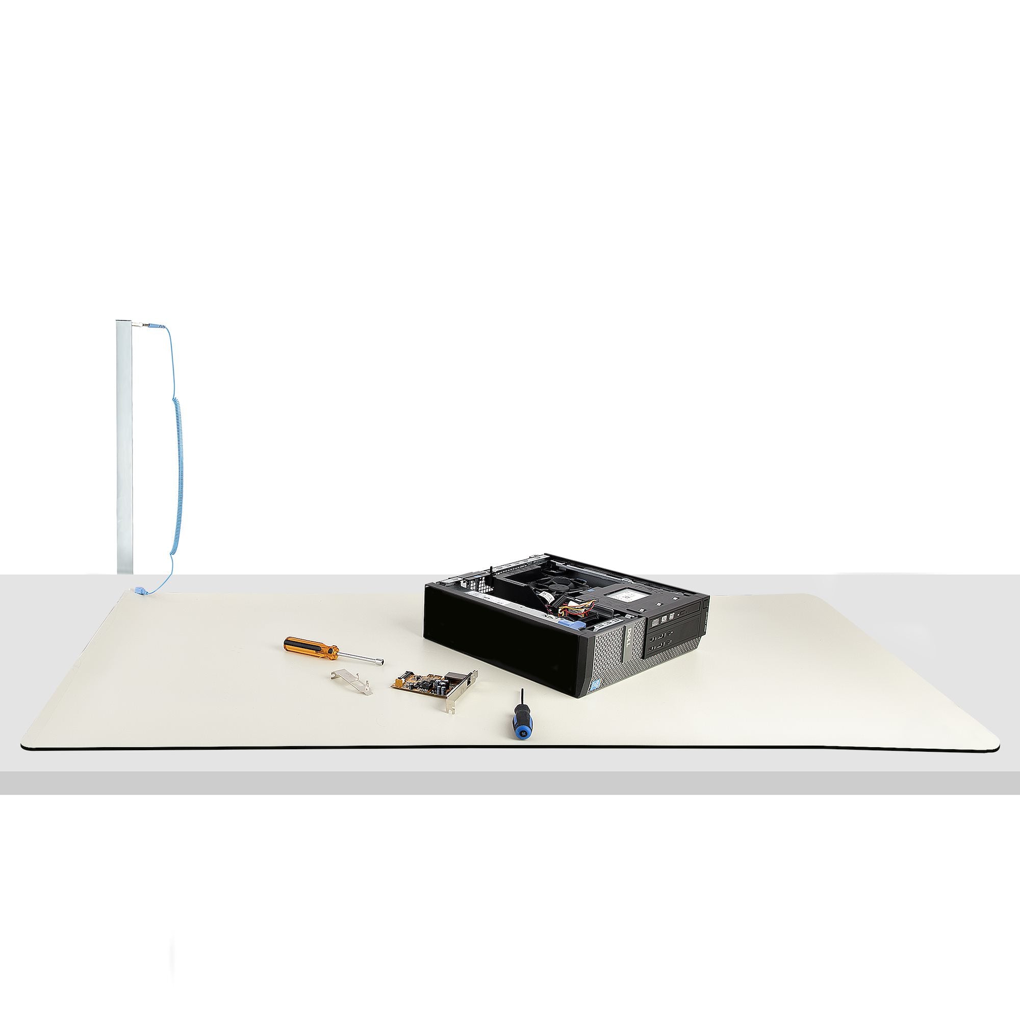 StarTech.com Tapis Antistatique ESD - Tapis de Bureau ESD Universel - Sous-couche pour Réparation d'Appareils Électroniques - Tapis de Travail avec Câble de Mise à la Terre Détachable, ANSI/ESD S 4.1, 60x120cm