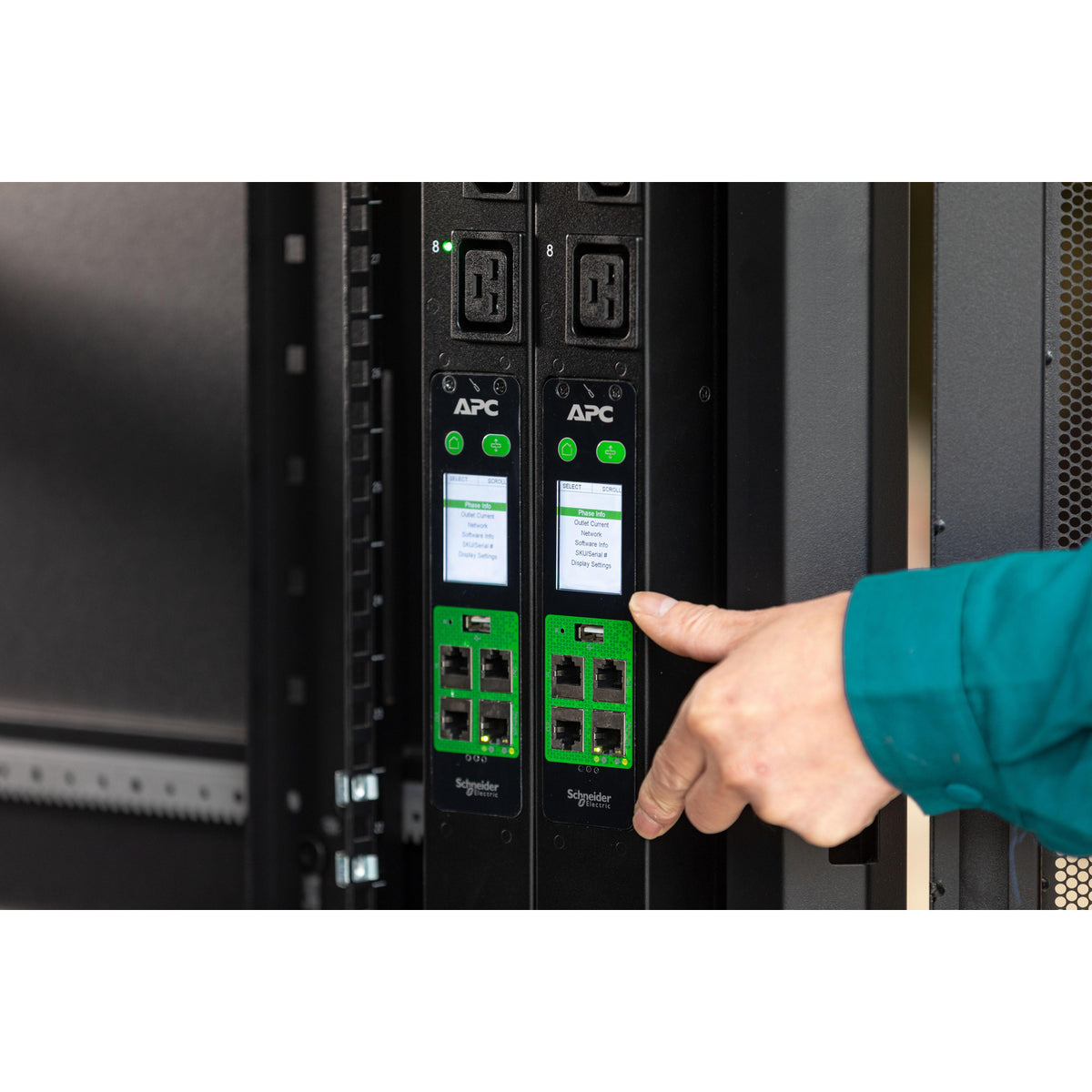 APC EASY rack PDU 3,7 kw contrôlé, 0U,monophasé 230V, 16A, 20C13, 4C19, NMC3