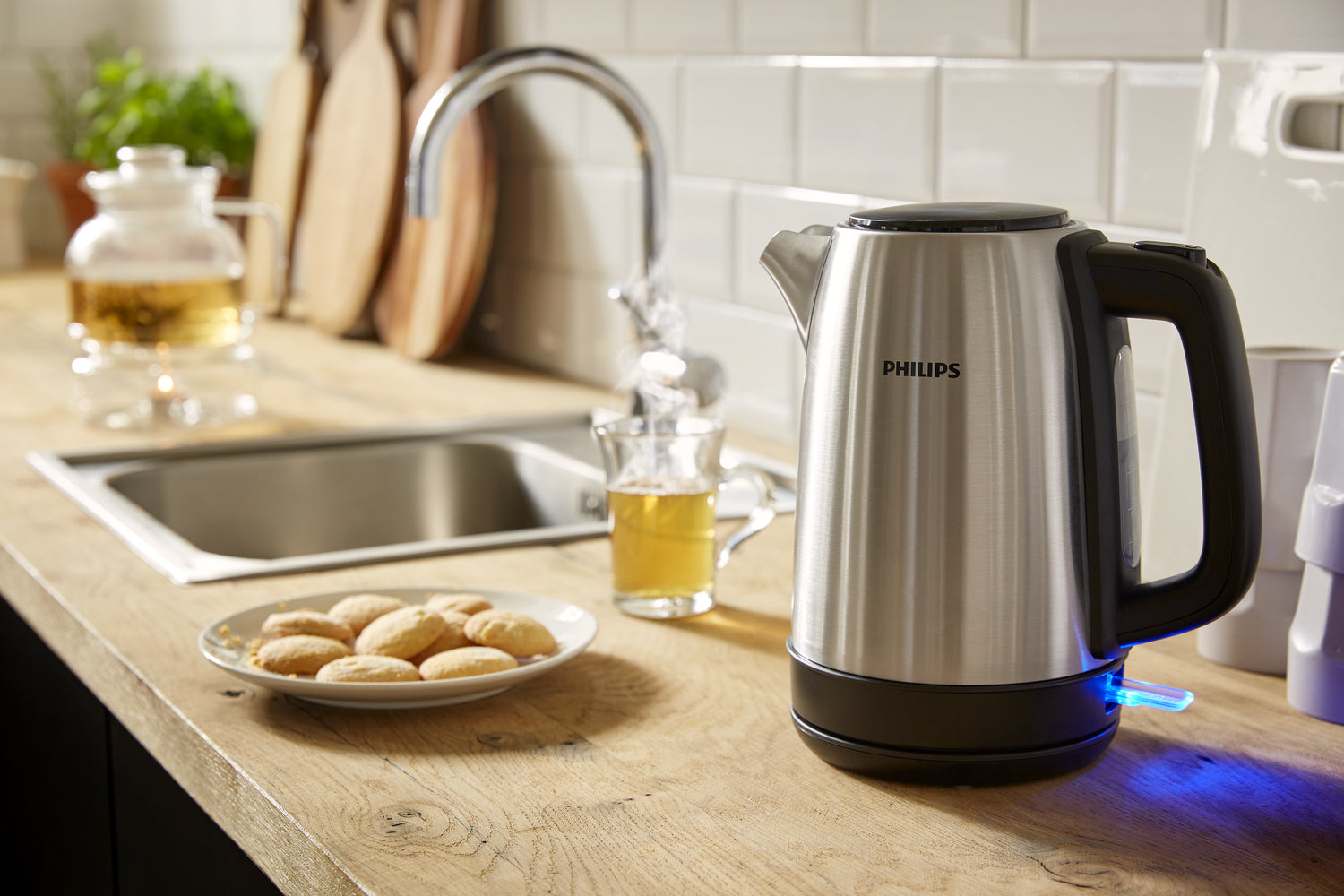 Philips Daily Collection HD9350/90 Bouilloire, couvercle à ressort, voyant lumineux