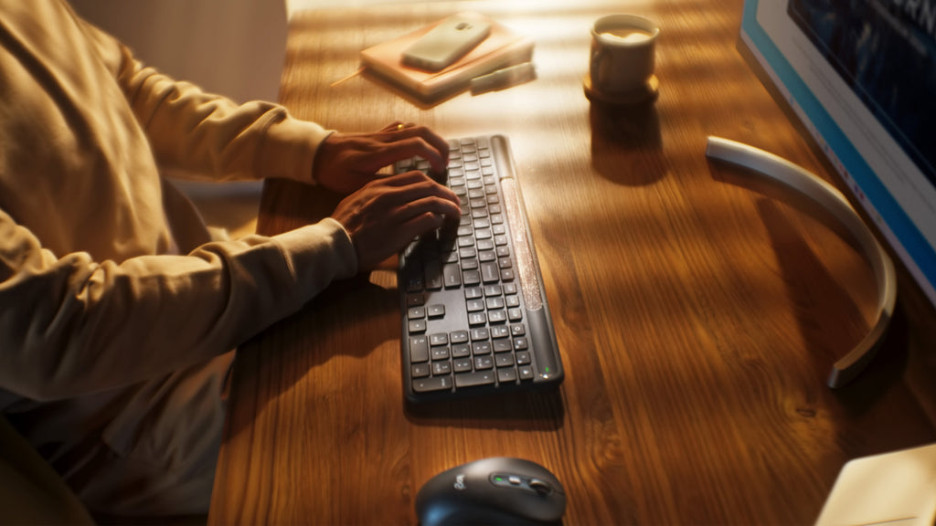 Logitech Signature Slim Solar+ K980 Clavier Sans Fil US International