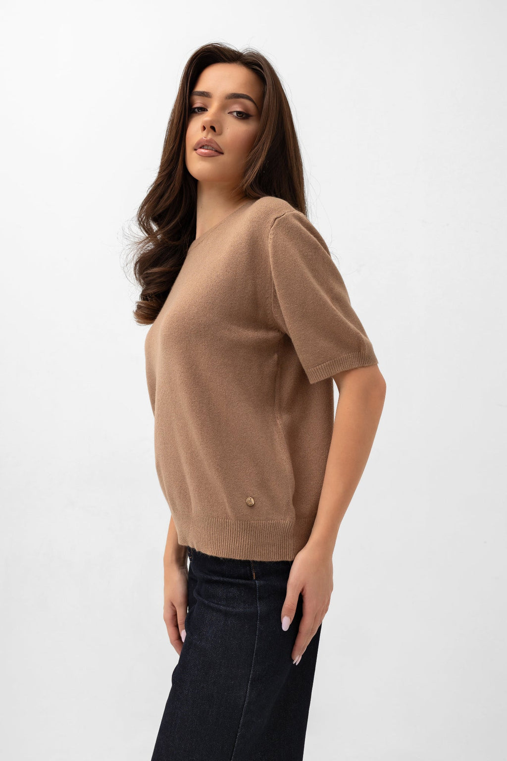 Blouse-pull à manches courtes - Bastet par Agnieszka Włodarczyk