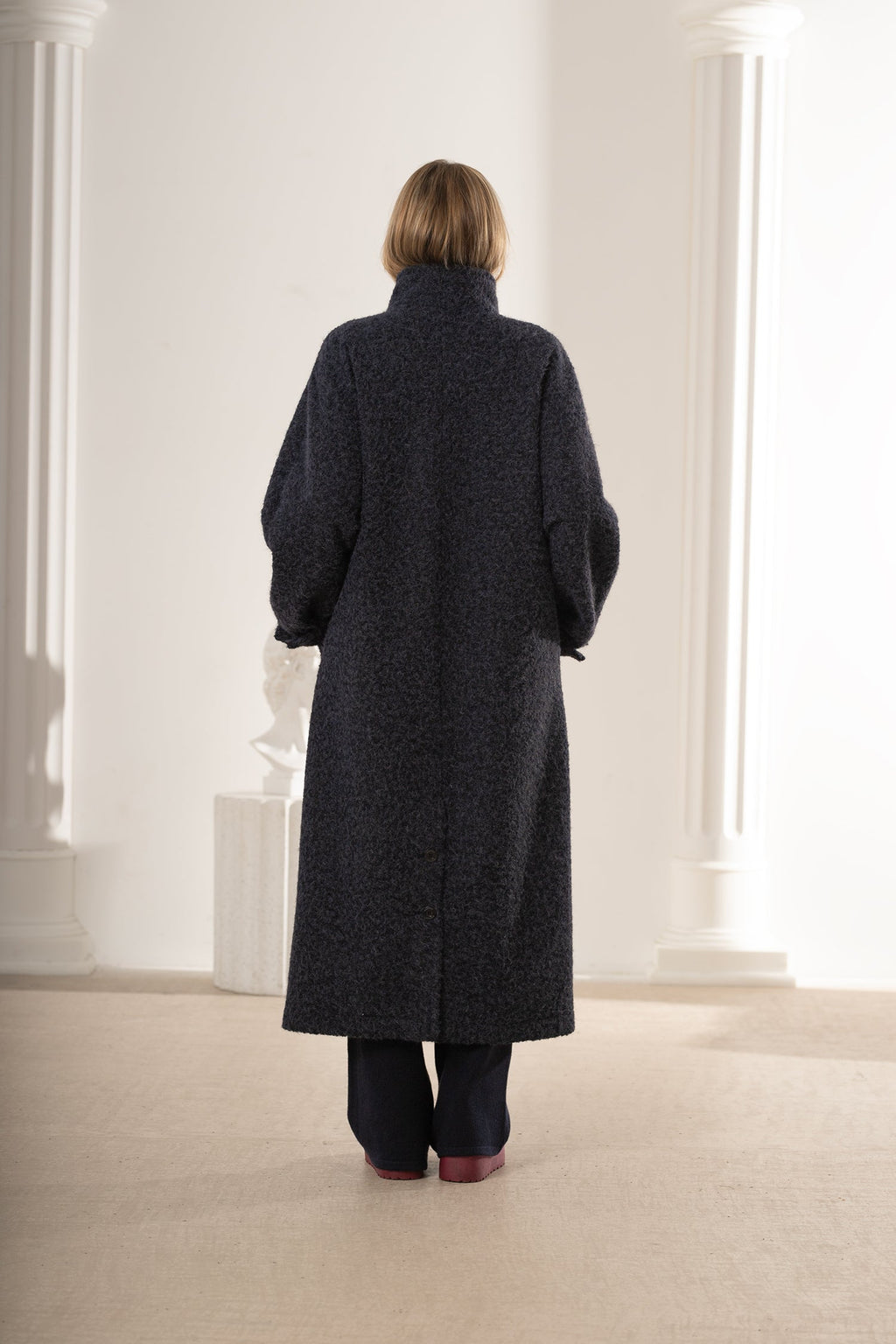 Un long manteau élégant pour femme - Bastet par Agnieszka Włodarczyk