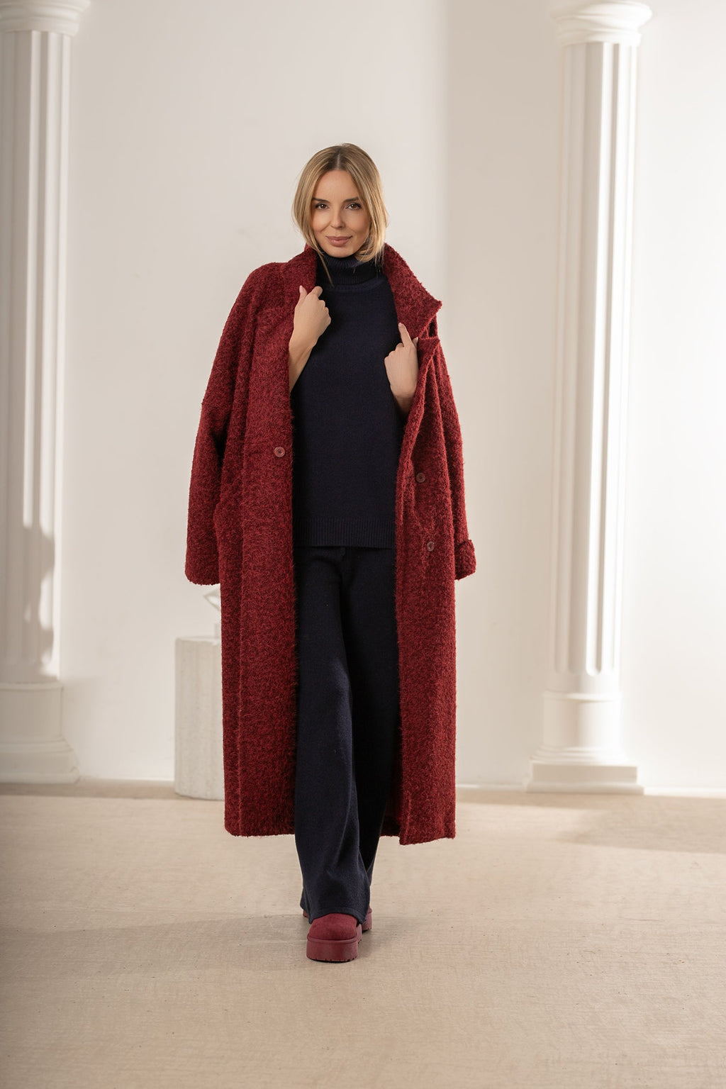 Un long manteau élégant pour femme - Bastet par Agnieszka Włodarczyk