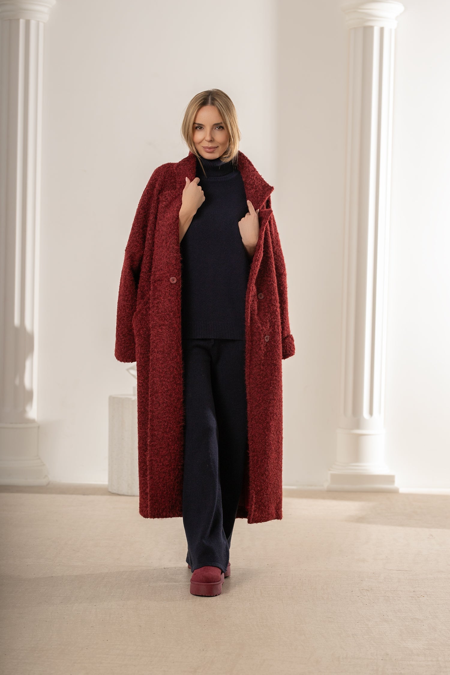 Un long manteau élégant pour femme - Bastet par Agnieszka Włodarczyk